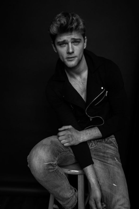 25 Best Male Poses - Guide to Photographing Men