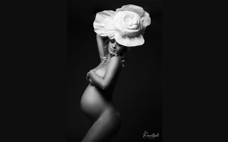 feature image for nude maternity shoot