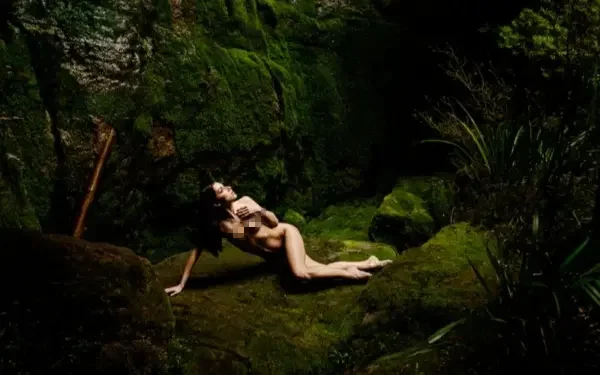 poses for nudes in nature-3