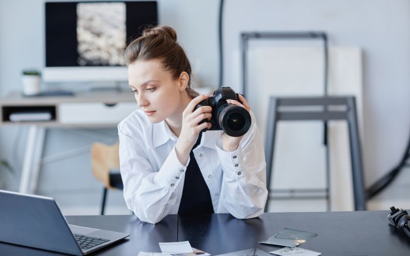 Photographer doing her research