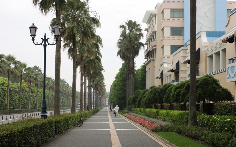 Street photography of Maihama