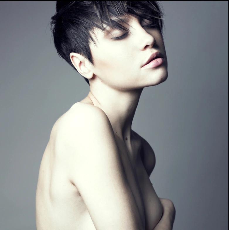picture of a nude woman, free nude posing guide, nude photography poses