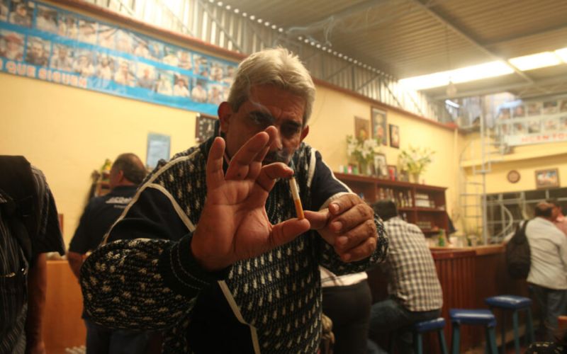 Man holding cigar in his hand