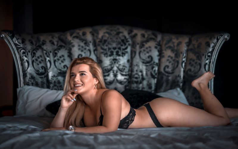 boudoir image of a woman