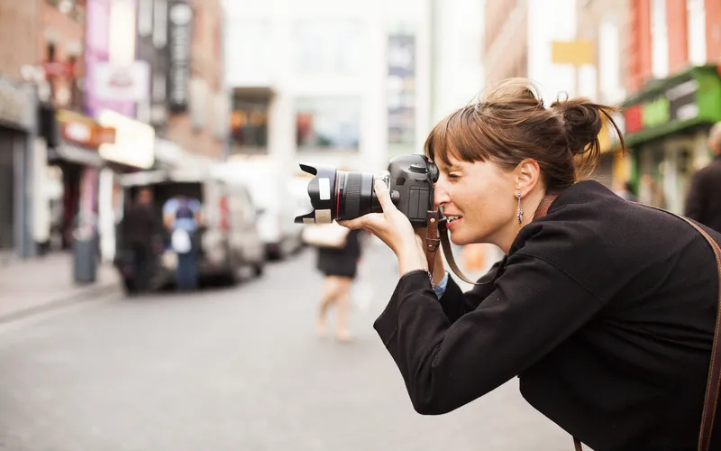 feature image of What Is Street Photography: Meaning, Evolution & Tips