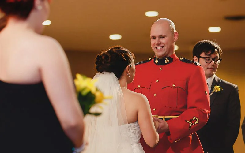 happy couple pose, wedding pose