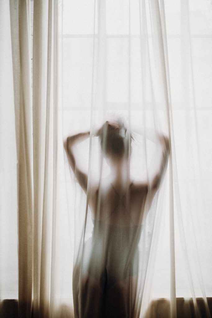 Posing Behind curtain boudoir photography classes