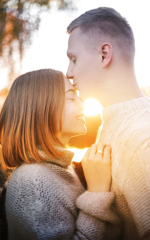 guy kissing girl
