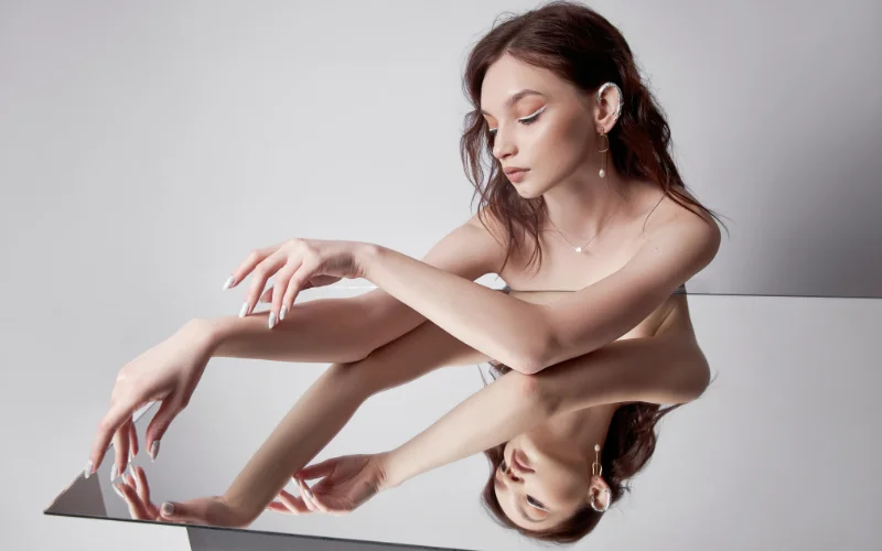 nude art posing, artistic nude pose, nude posing tips, female nude art poses, fine art nude poses