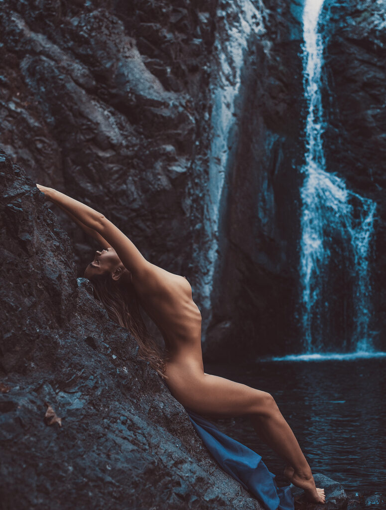 timeless nude photography, expressive nude art, visual nude storytelling, nude photography aesthetic, fine art nude collections, nude art projects, body shapes photography, capturing vulnerability in art, art nude photography