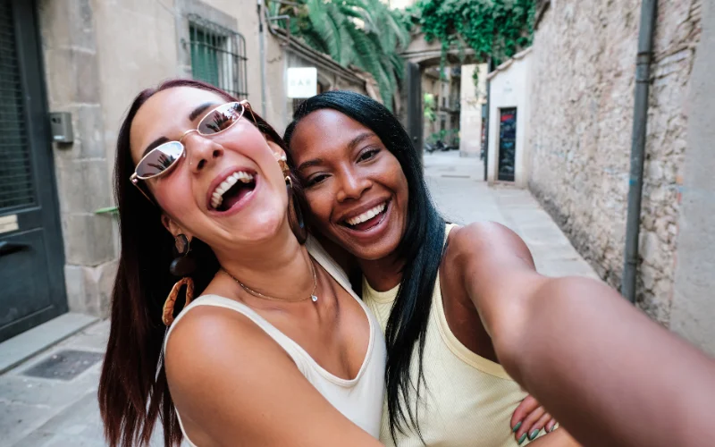 two girls posing for a self portrait - self photography, self portrait photograph, self portrait ideas, self portrait photography ideas, portrait photography ideas 