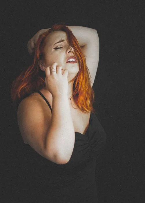 Empowering boudoir portrait celebrating curves, confidence, and self-expression