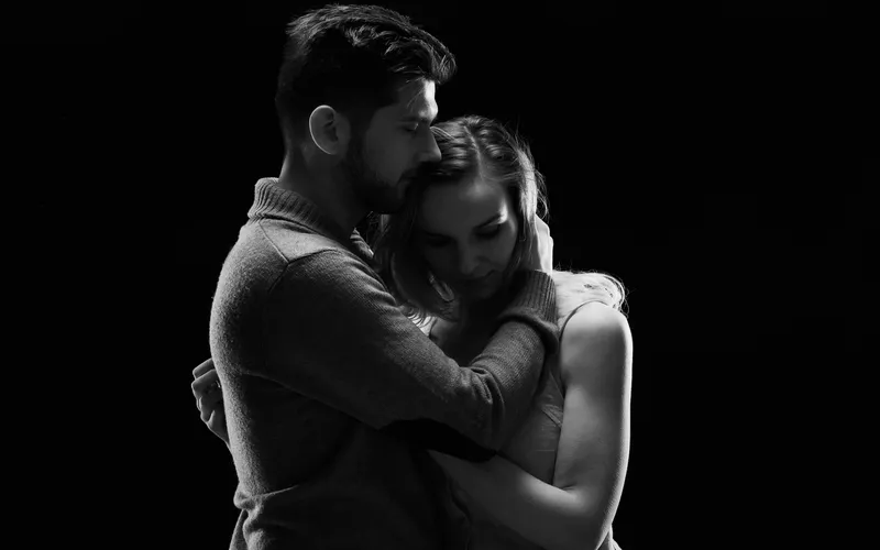 monochrome image of a couple in a tight hug