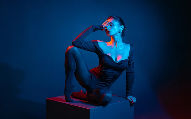 Colored lighting used to create a striking abstract figure photography effect