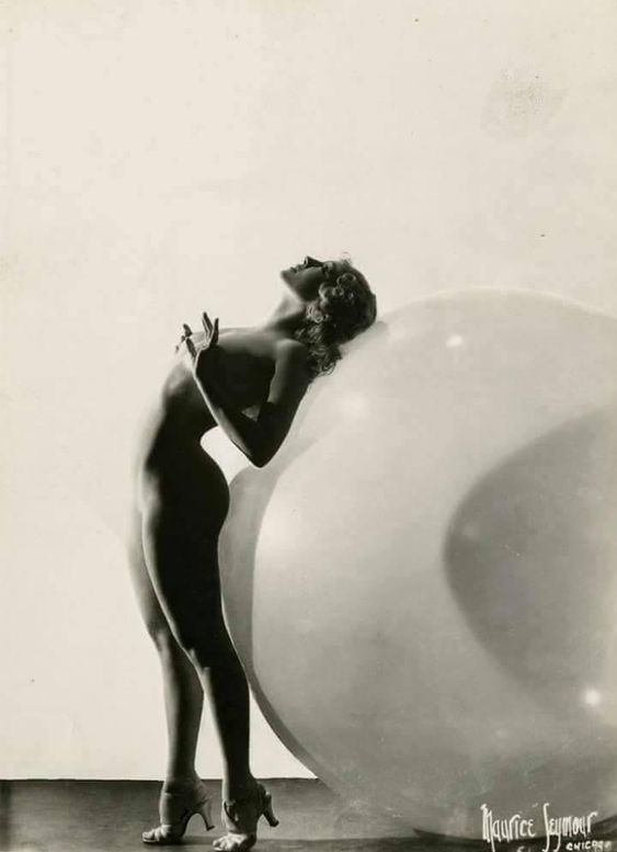 Vintage Nude Photos, vintage nude photographers, classic female nude photography, vintage nude art photography