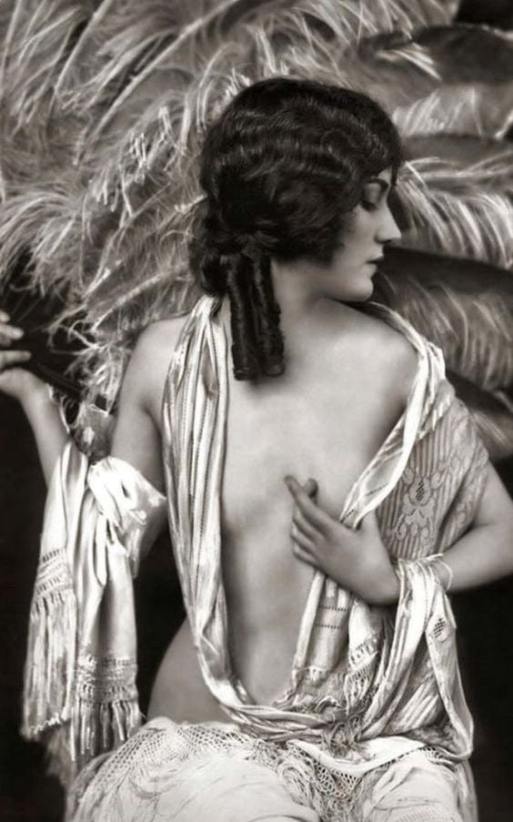 Vintage Nude Photos, vintage nude photographers, classic female nude photography, vintage nude art photography