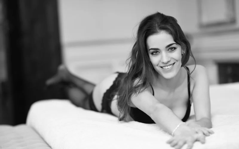 sensual boudoir poses-9