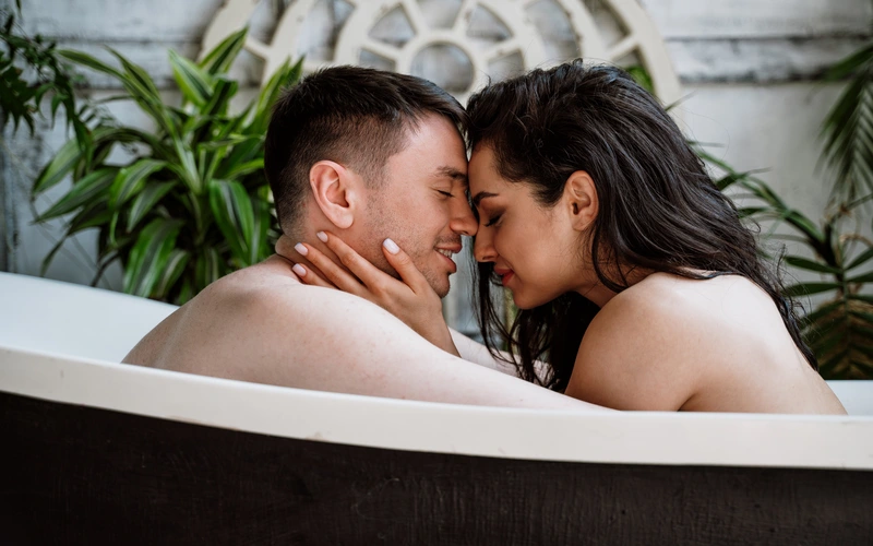 couple's Boudoir poses for male boudoir photoshoot