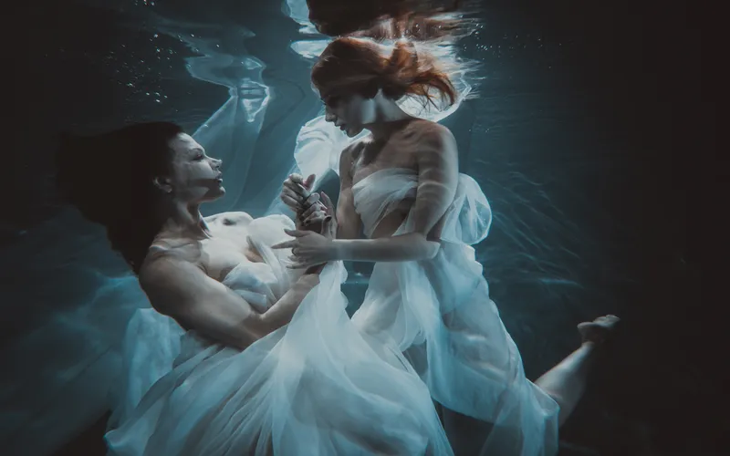 Models dancing underwater to capture fluid, dynamic underwater photoshoot movement