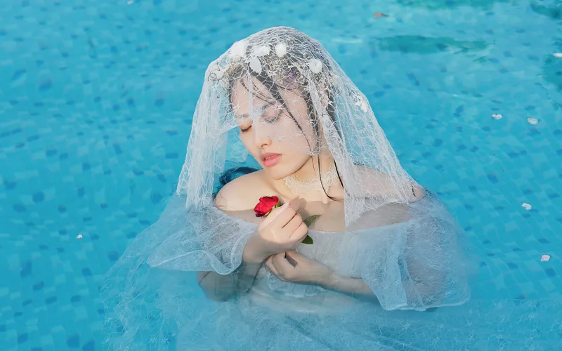 Flowing fabric billowing around a model in an underwater photoshoot