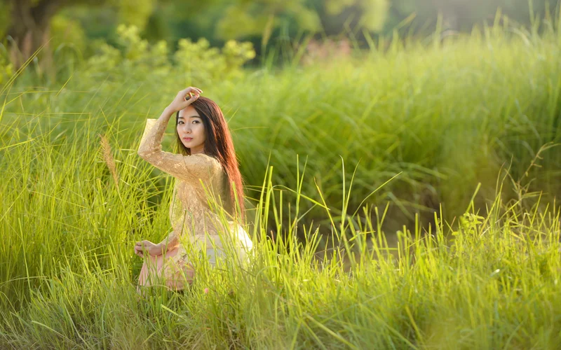 Model posing gracefully outdoors for figure photography poses in nature.