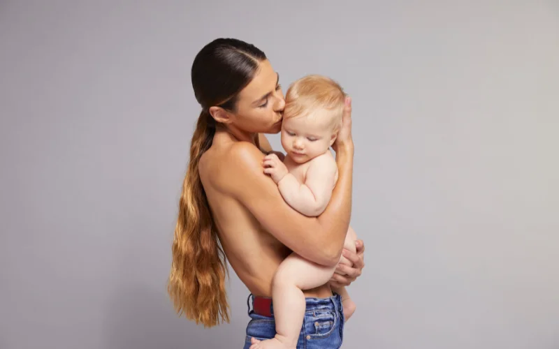 Pure motherhood - photos of nude families