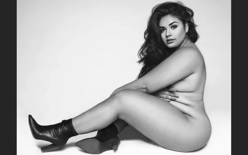 plus size nude poses, curvy boudoir poses, plus size boudoir photography