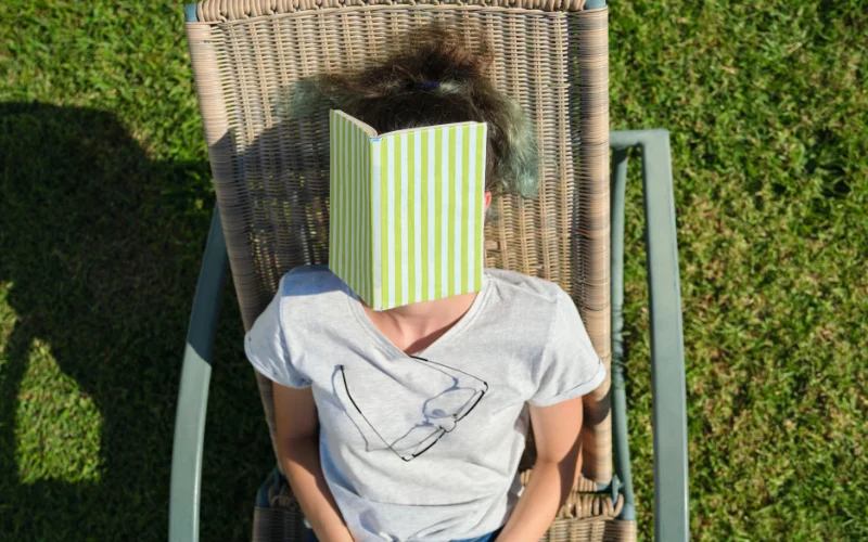 natural light bedroom photoshoot while hiding your face, minimalist bedroom photoshoot, moody bedroom photography