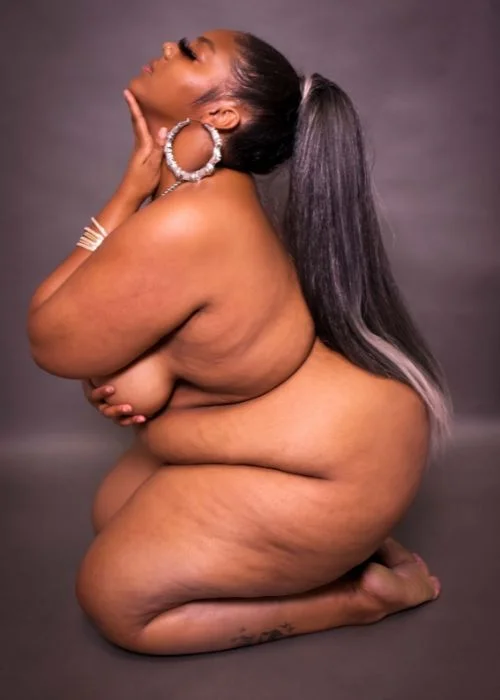 feminine curvy poses, confident body shots, nude boudoir plus size, plus size back poses