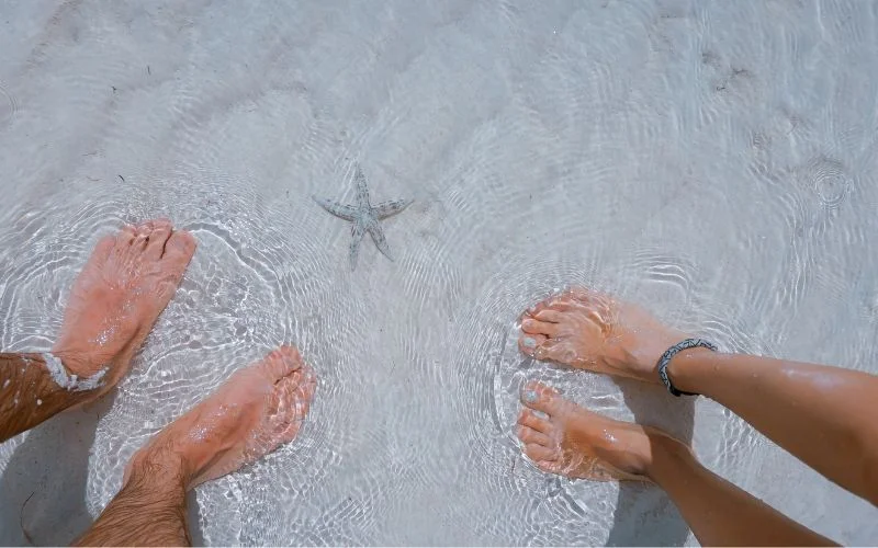 how to click feet pics, feet pic tips, feet pic ideas, sexy feet pic ideas, ideas for feet pics, feet photo ideas