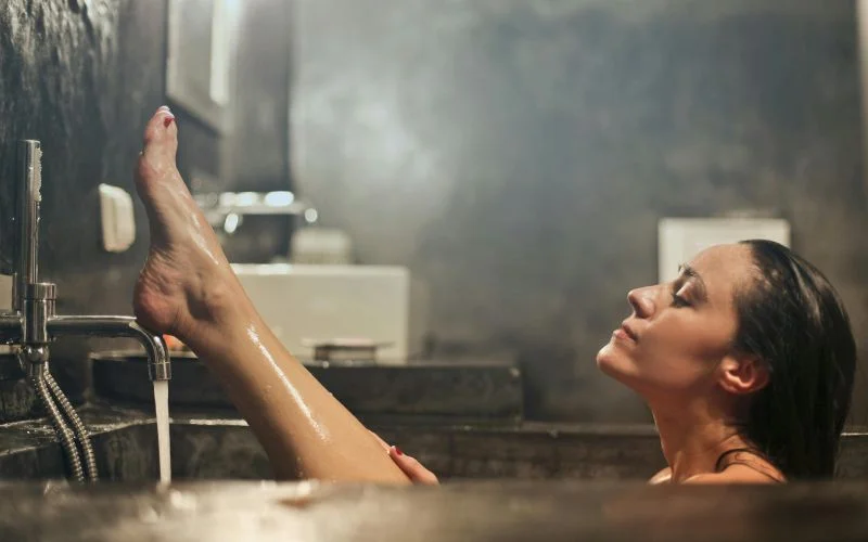 use timer or remote for nude selfies, nude selfie pose ideas, nude selfie ideas