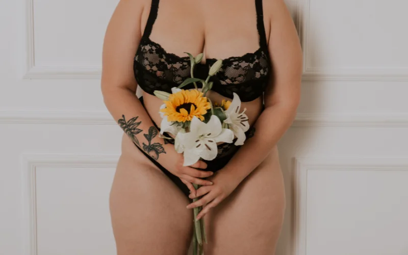 plus size nude poses, curvy boudoir poses, plus size boudoir photography