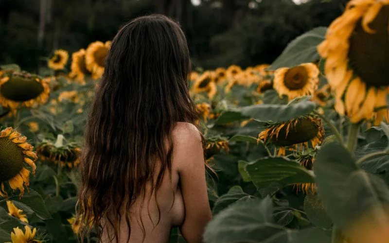 outdoor selfies in the nude, selfies in the nude, nude selfies pose