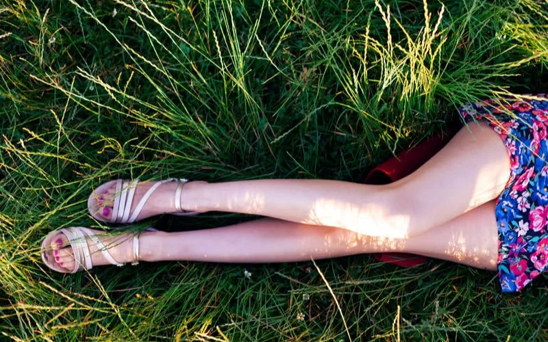 sexy naked feet, how to click feet pics, feet pic tips, feet pic ideas, sexy feet pic ideas, ideas for feet pics, feet photo ideas