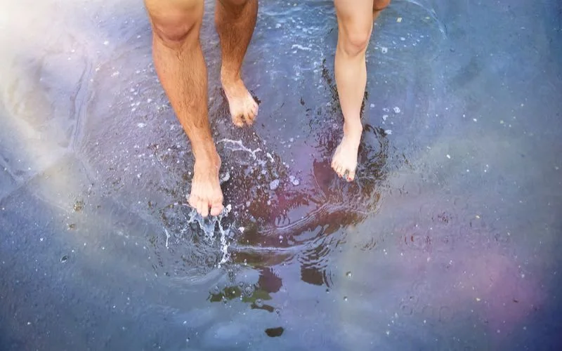 how to click feet pics, feet pic tips, feet pic ideas, sexy feet pic ideas, ideas for feet pics, feet photo ideas