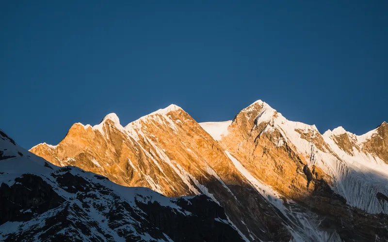 peaks of Annapurna mountains