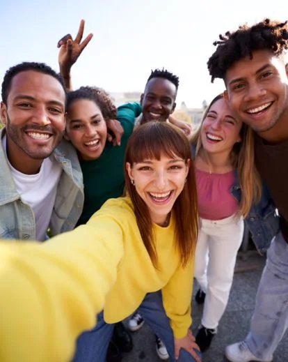 group selfie poses