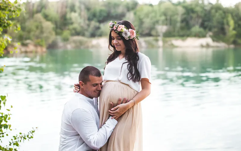 pregnancy photoshoot couple's poses