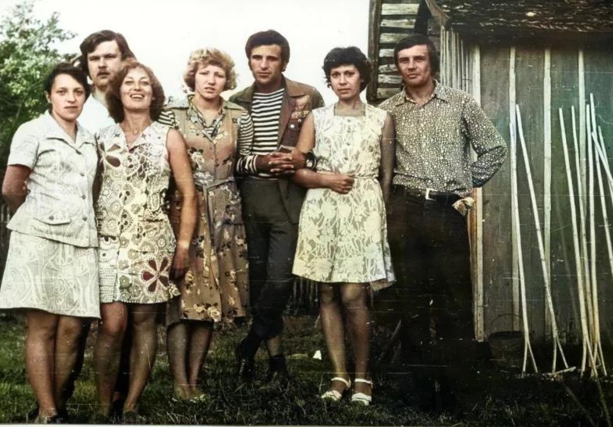editing black and white images to colour, software to restore old images, photo restoration program.