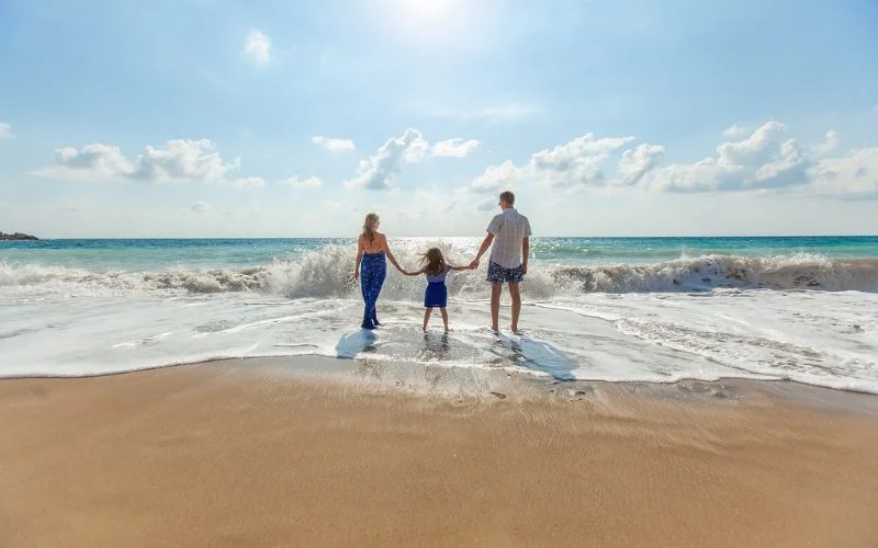 family pose at a beach, beach family photoshoot