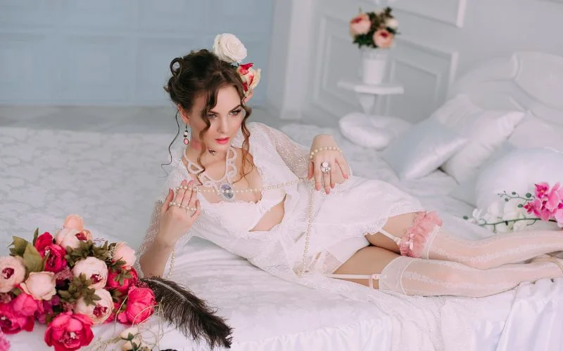 bridal boudoir photoshoot, romantic boudoir session, bride boudoir photography, luxury bridal boudoir