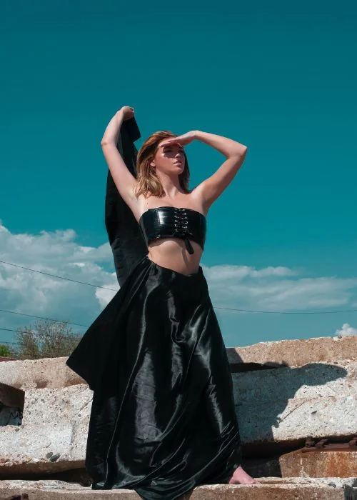 best outfit for whole body portrait