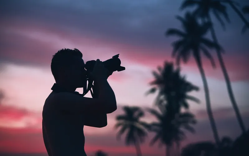 silhouette of a photographer - ai focus vs ai servo featured image