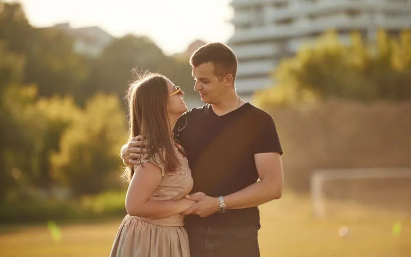 Valentine’s Day photography themes, heart-themed photoshoot, couples photography ideas