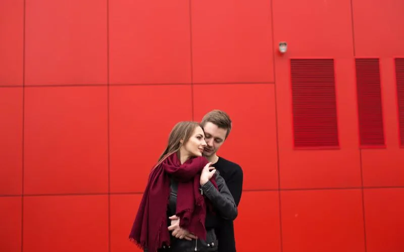 couples photo ideas for Valentine’s Day, photo shoot for couples, Valentine’s Day photo concepts