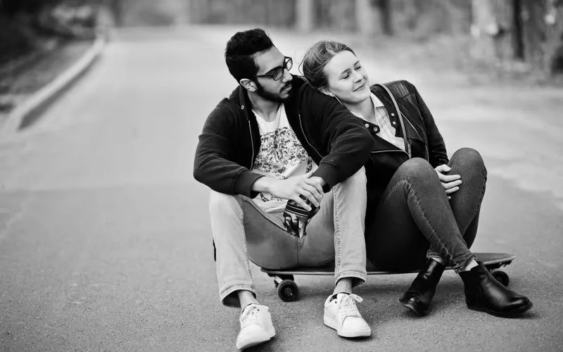 couples photo ideas for Valentine’s Day, photo shoot for couples, Valentine’s Day photo concepts