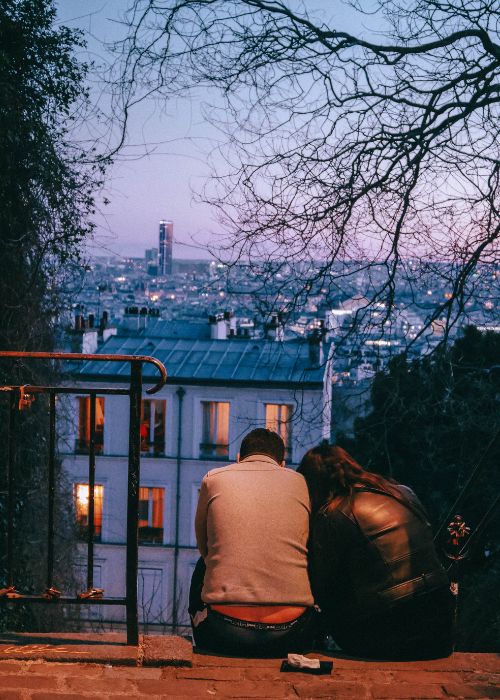Valentine’s Day photoshoot poses, love-filled photography ideas, intimate couple shoot ideas, couple photo ideas for Valentines.