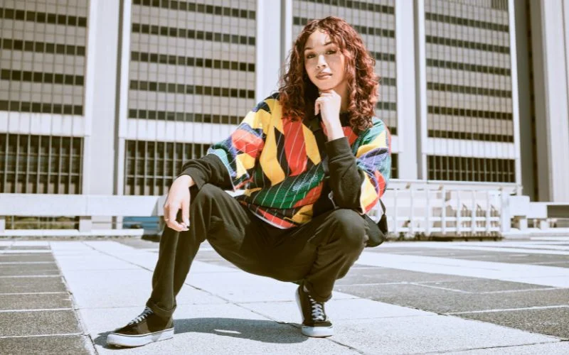 fashionista sitting poses