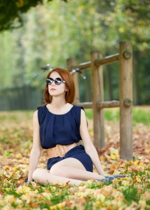 Relaxed sitting photography pose for natural and Instagram-worthy portraits