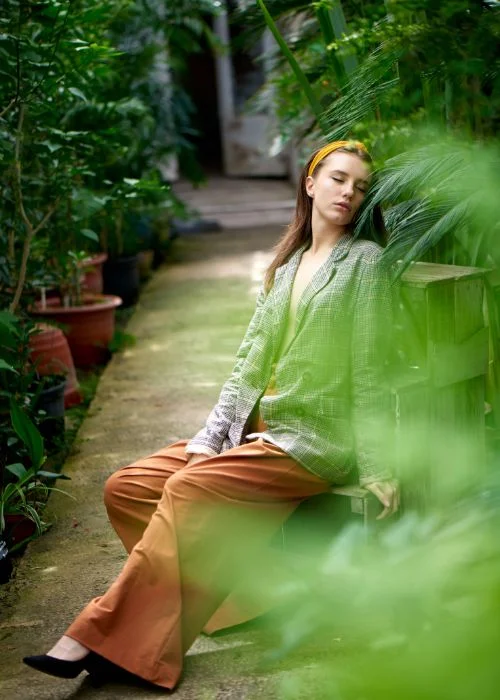 Fashion-inspired sitting pose creating elegant and visually striking portrait photography